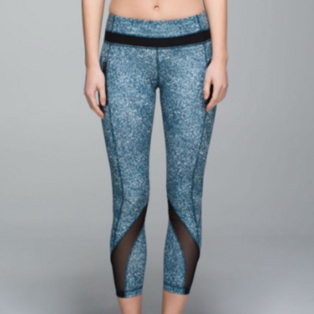 SALE! Lululemon Teal and White Inspire Tight Leggings